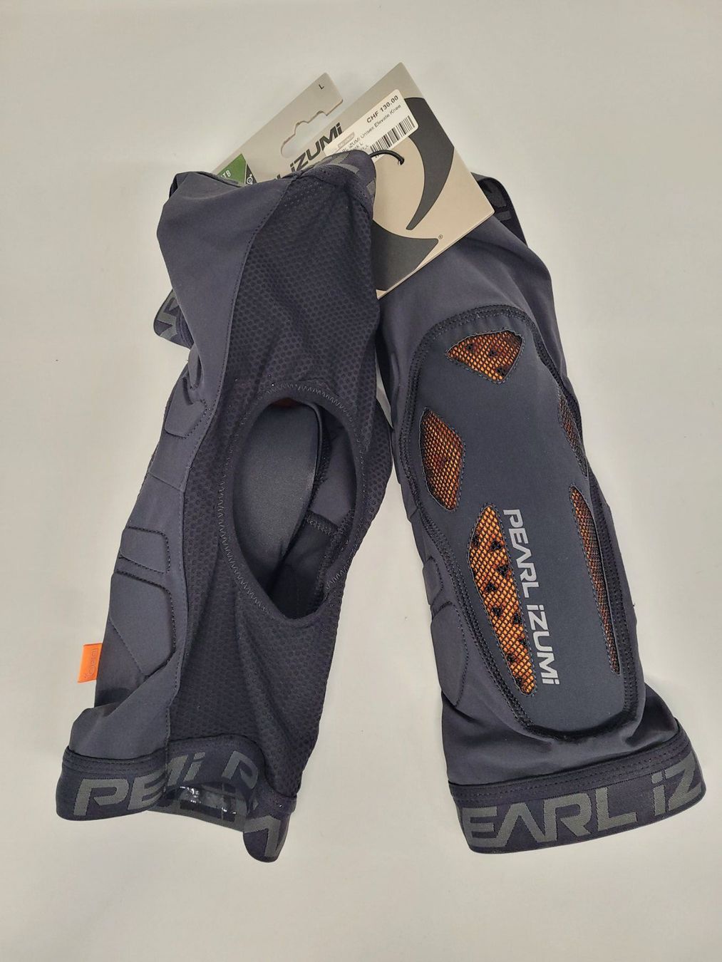 Pearl Izumi Protezioni & Imbottiture: Unisex Elevate Knee Guard black L – Nuovo e nell'imballaggio originale da Giswil venduto da mai_k7x7 2