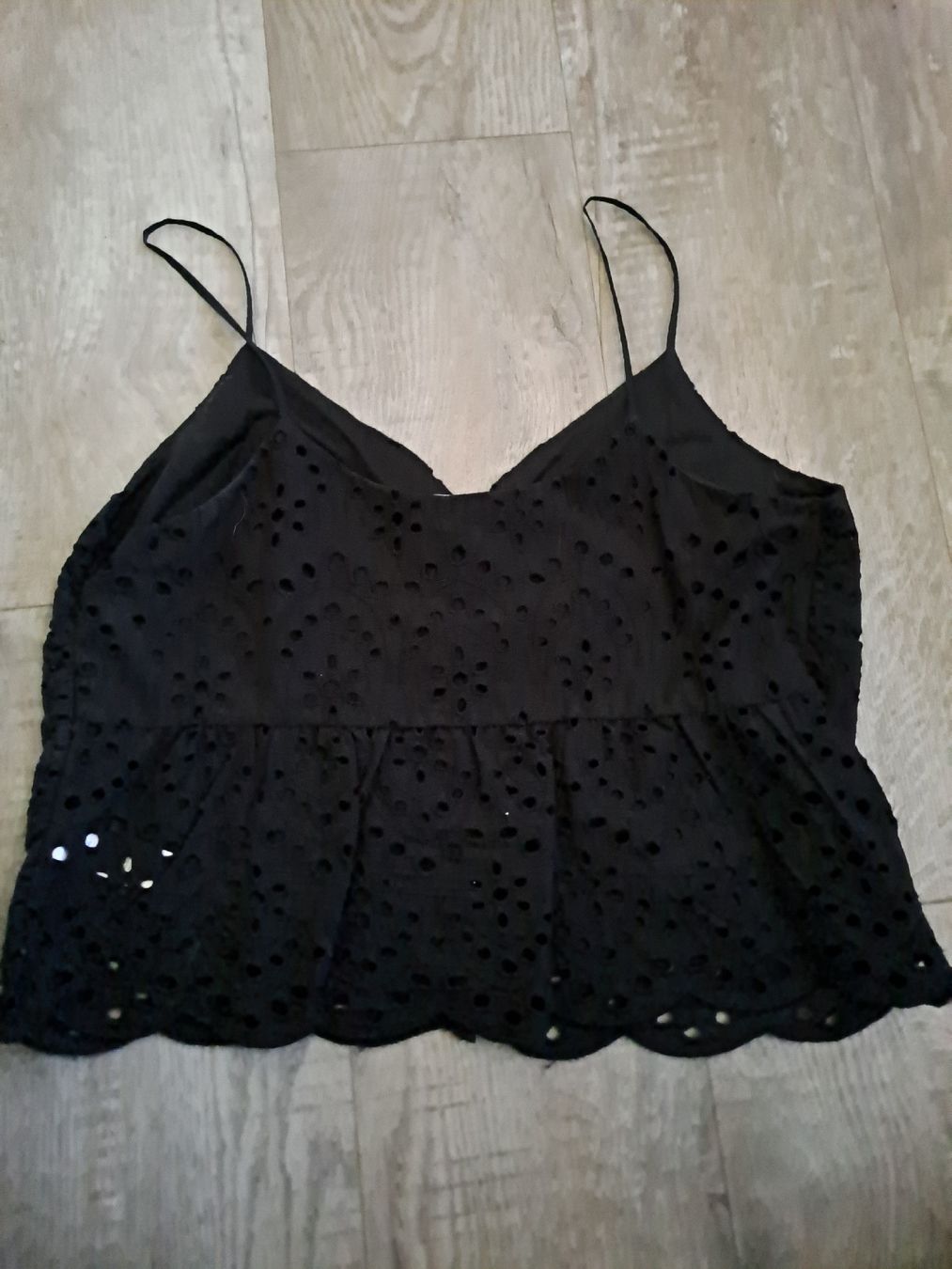Top: Schwarz Top mit Stickerei Gr. 42 – Usato da Rickenbach LU venduto da bishiida 2