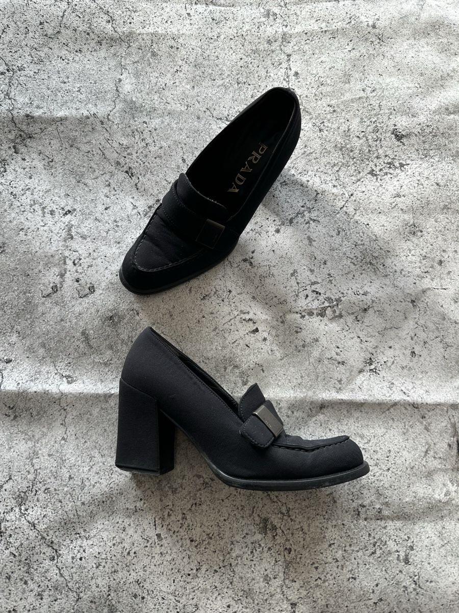 Prada Scarpe da donna: PRADA Black Loafers Heels, Size 35.5 - Perfect for Fall! – Usato da Zürich venduto da megastored