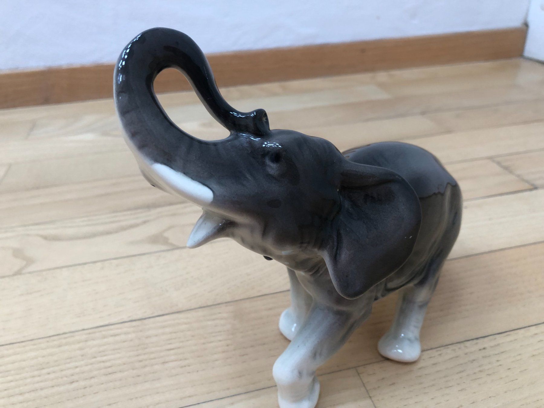 Statuette: Elefant aus Porzellan – Usato da St. Gallen venduto da Blin 2