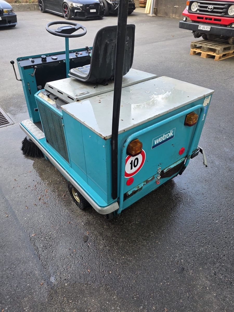 Wetrok Tutte le macchine: Kehrmaschine /Putzmaschine – Usato da Studen BE venduto da krugle 1