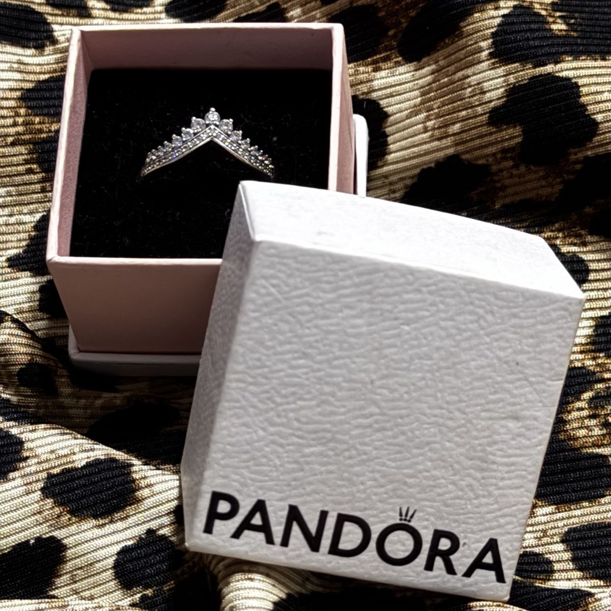 Pandora Anelli: Pandora Kronen-Ring Silber – Nuovo e nell'imballaggio originale da Gontenschwil venduto da eli9923