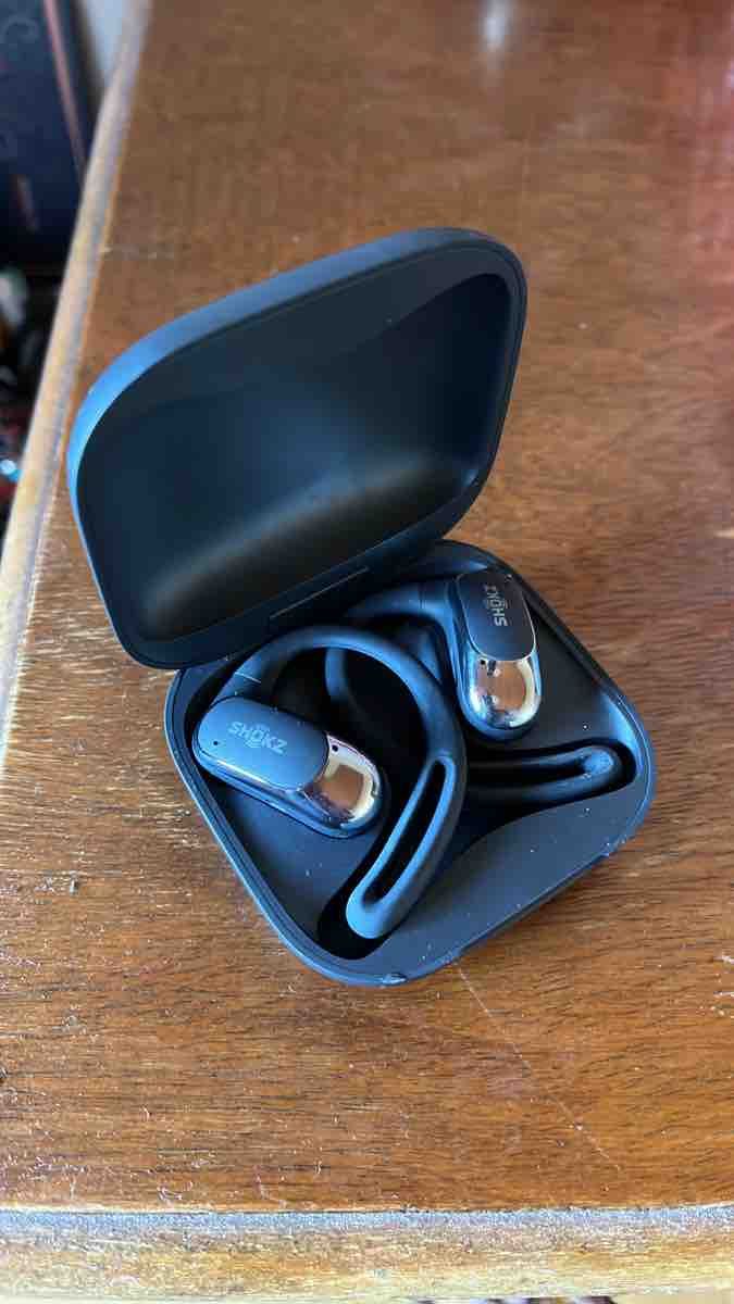 Shokz Kopfhörer: Écouteurs Shokz, utilisé, avec boîtier – Gebraucht aus Gland von pre_xmj2