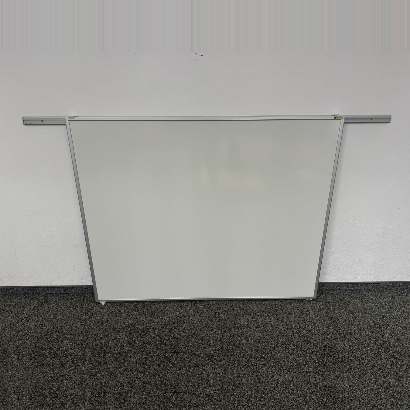 Armadi: O+C Whiteboard mit Wandschiene – Usato da Schönenwerd venduto da mcofficeshop