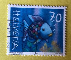 Nr.1027 GESTEMPELT Regenbogenfisch allein unterwegs 2001  ﻿
