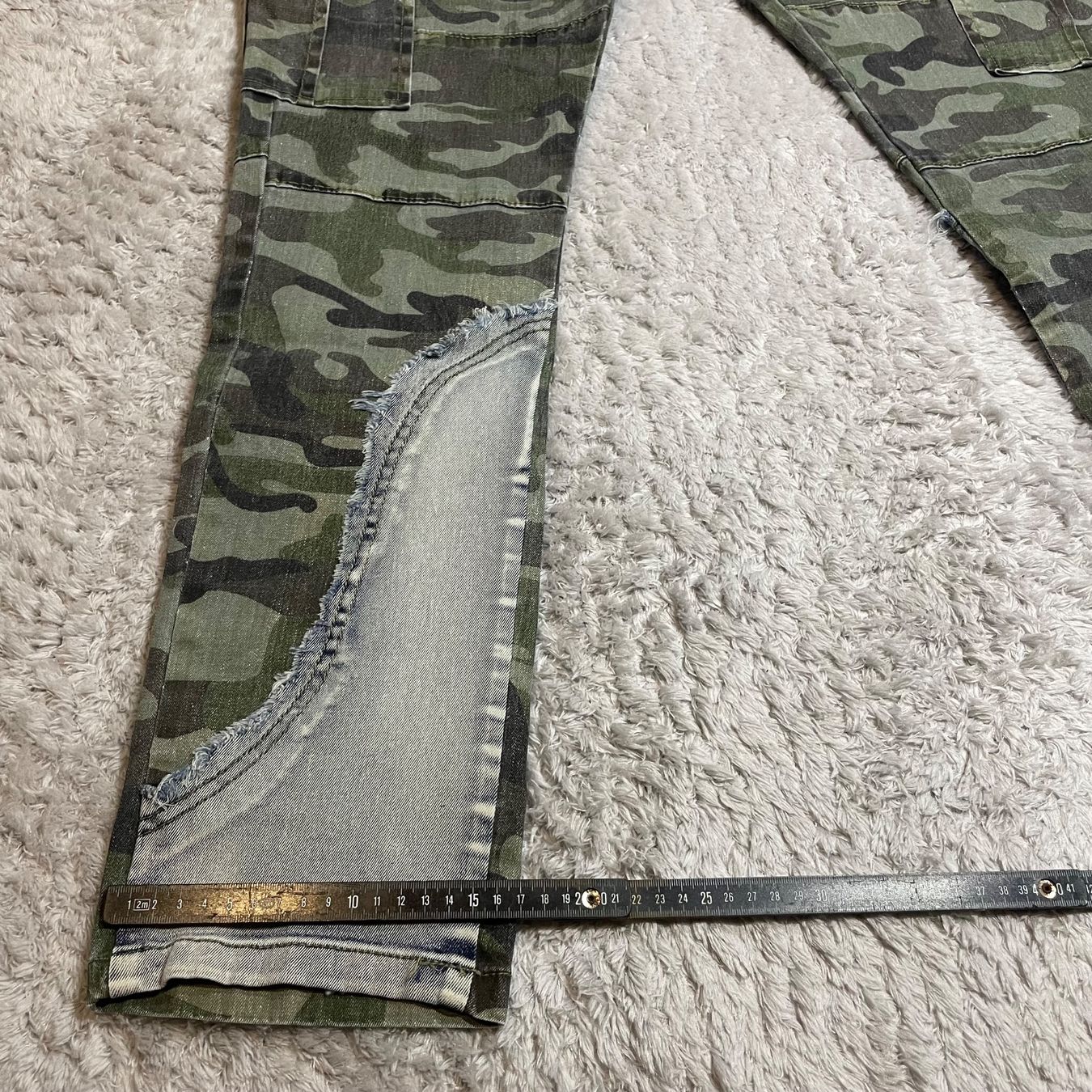 Jeans: Chao Ku Wu Patchwork Cargo Jeans Camouflage W34 L32 – Neu (gemäss Beschreibung) aus Bubikon von SwissSecondLife 2