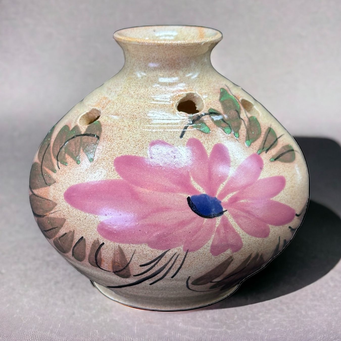 Vasen & Gefässe: Vase VALLAURIS pique-fleurs en grés émaillé peint à la main – Gebraucht aus Morges von MeeBee