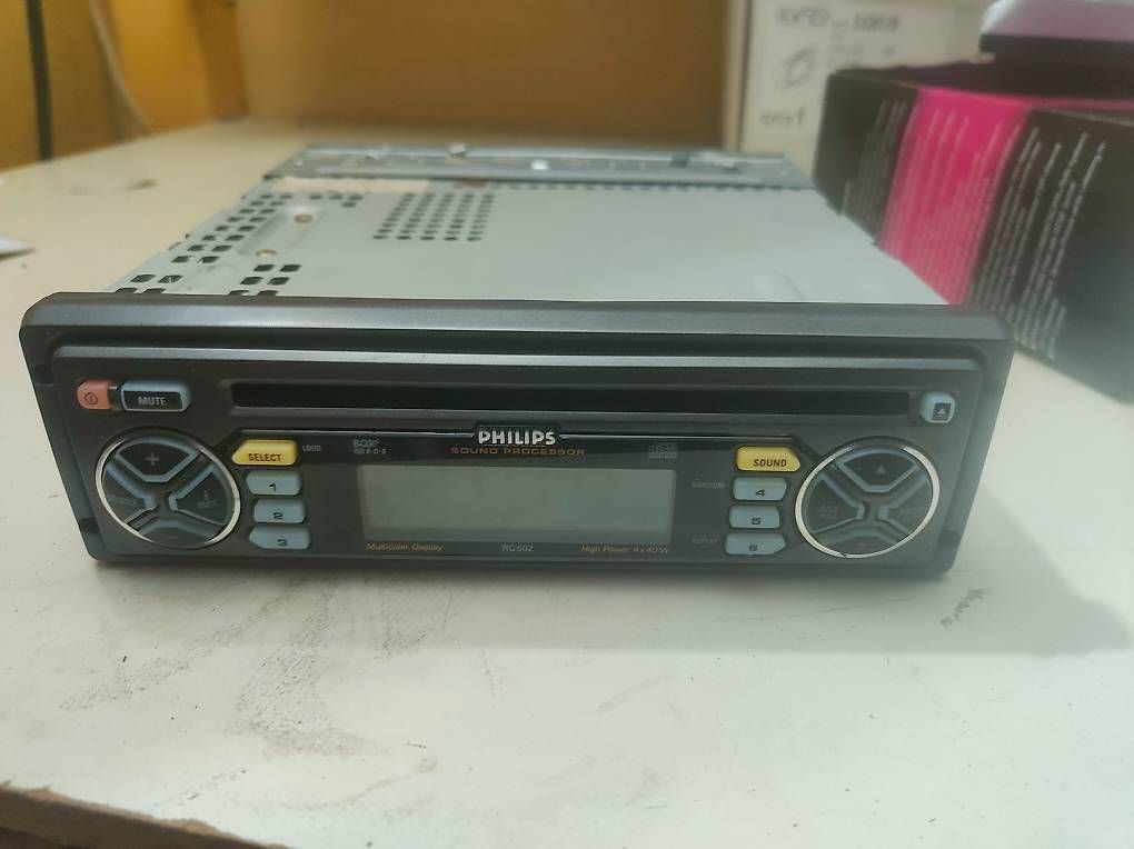 Radio: Autoradio Philips con CD – Usato da Losone venduto da hcm_jvn8