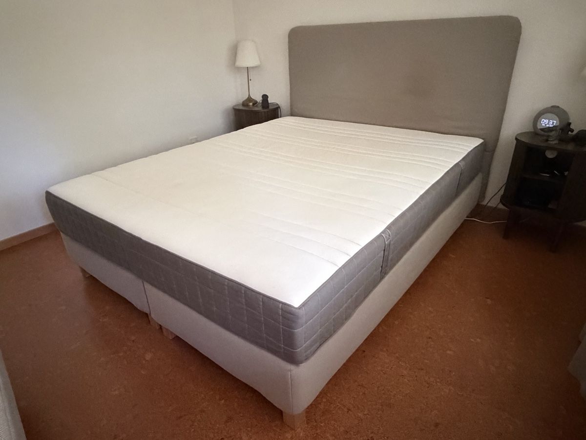 Ikea Betten: Boxspringbett mit Kopfteil, grau, 160x200cm – Gebraucht aus Muri AG von ElenaBaro 1