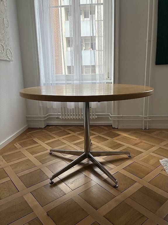 Tavoli: Runder Holztisch mit Metallfuss – Usato da Basel venduto da jan_xwq9 1