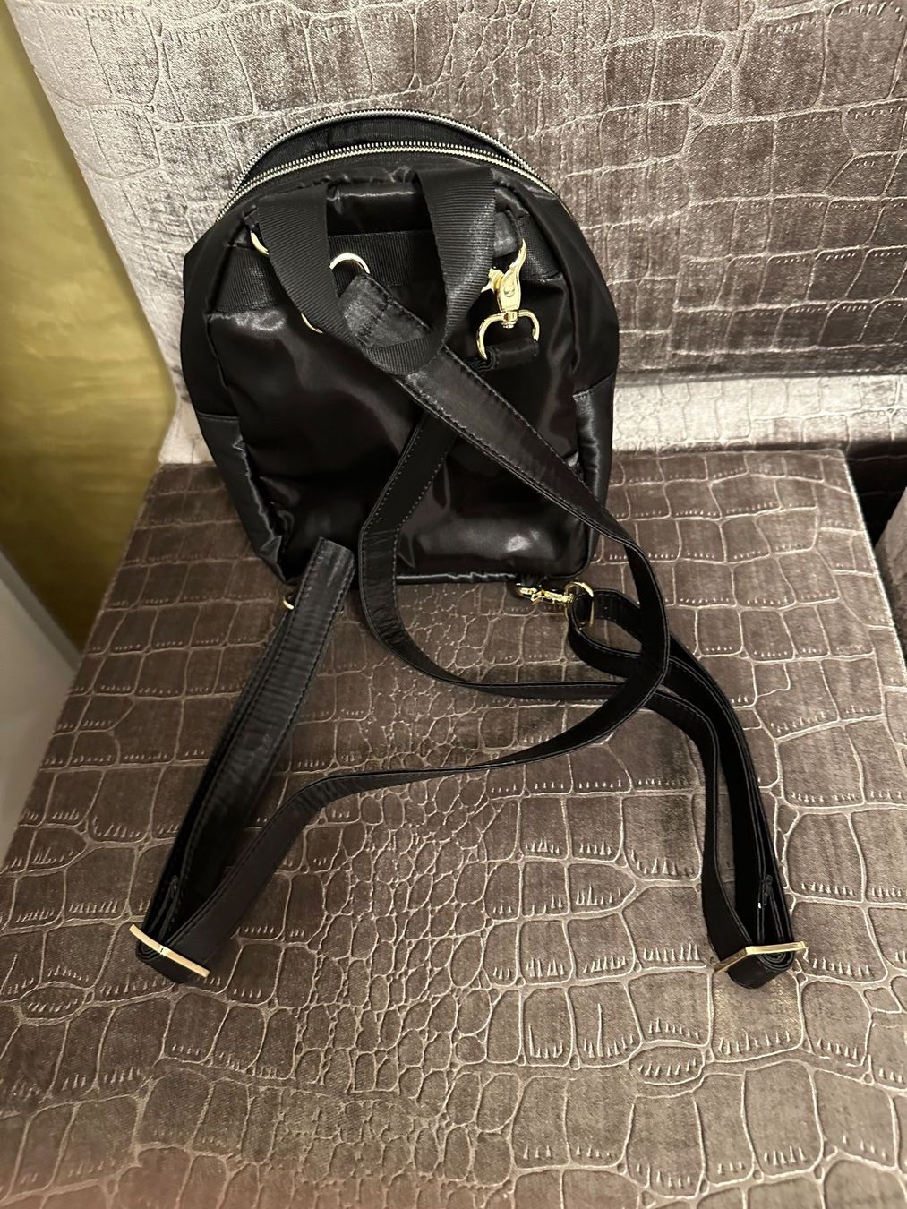 Armani Zaini: Armani Rucksack für Damen – Nuovo e nell'imballaggio originale da Frümsen venduto da Swissline90 3