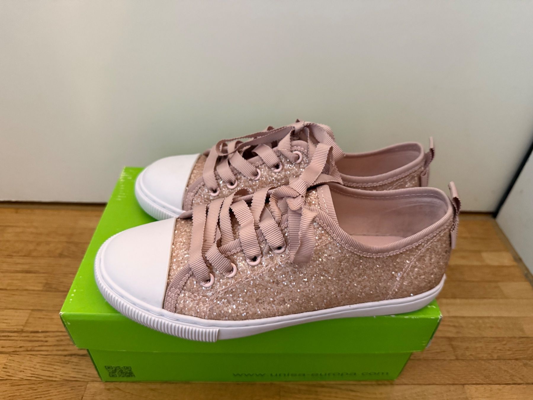Unisa Scarpe per ragazze: Schuhe Unisa Gr.34 Neu – Nuovo e nell'imballaggio originale da Zürich venduto da makmakmak 1