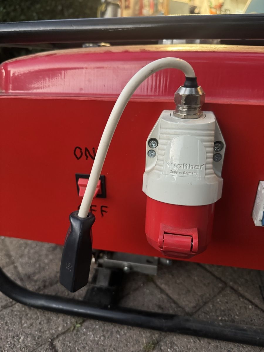 Generatori di corrente: Benzin Notstrom Generator Stromerzeuger ab 1.- – Usato da Leuggern venduto da Darwin016 8
