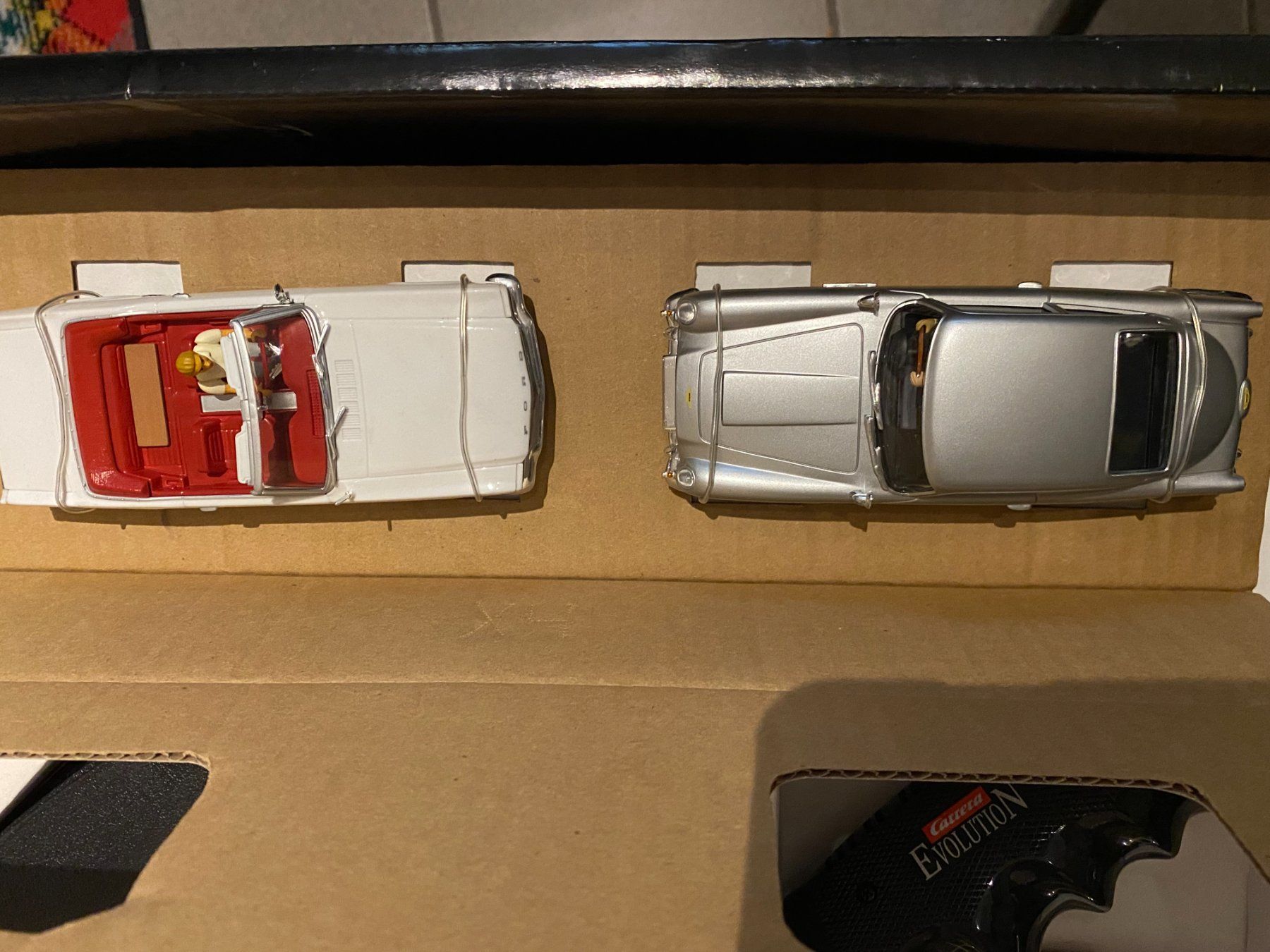 Carrera Piste: Boîte Carrera Evolution Goldfinger 007 1/32 (No Scalextric) – Nuovo e nell'imballaggio originale da Grand-Lancy venduto da Kimplay 2