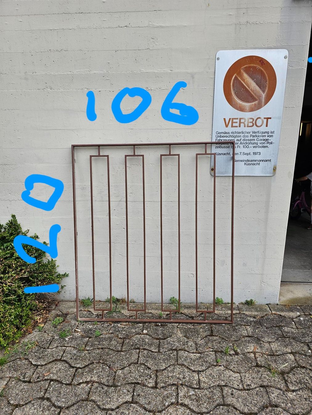 Gitter & Roste: Sicherheitsgitter für Fenster – Gebraucht aus Küsnacht ZH von StuartJohnston