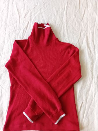 Roter Rollkragenpullover - Größe 150