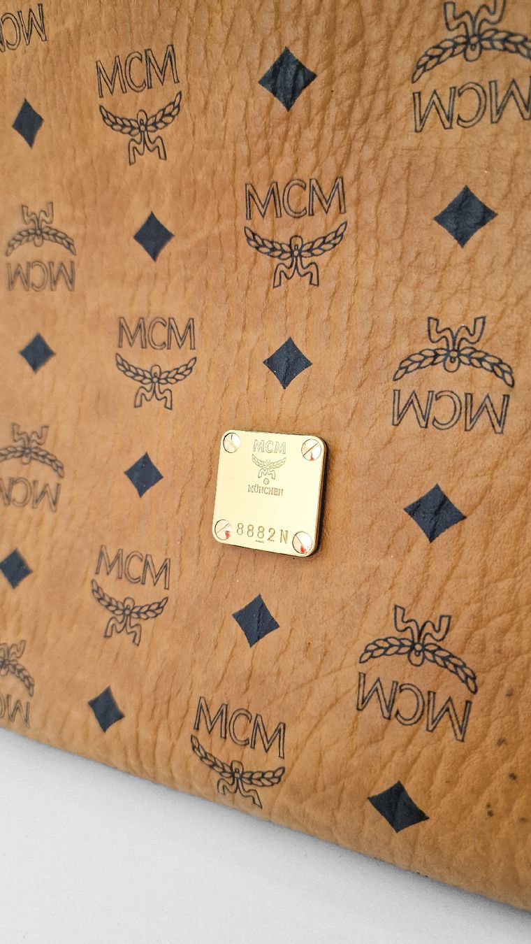 Mcm Sacs femmes: MCM Klara Large Hobo Tasche – D'occasion à Dietikon par tel_5nn5 1