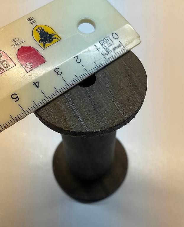 Articoli in legno: Holzspule – Usato da Köniz venduto da renoo 1