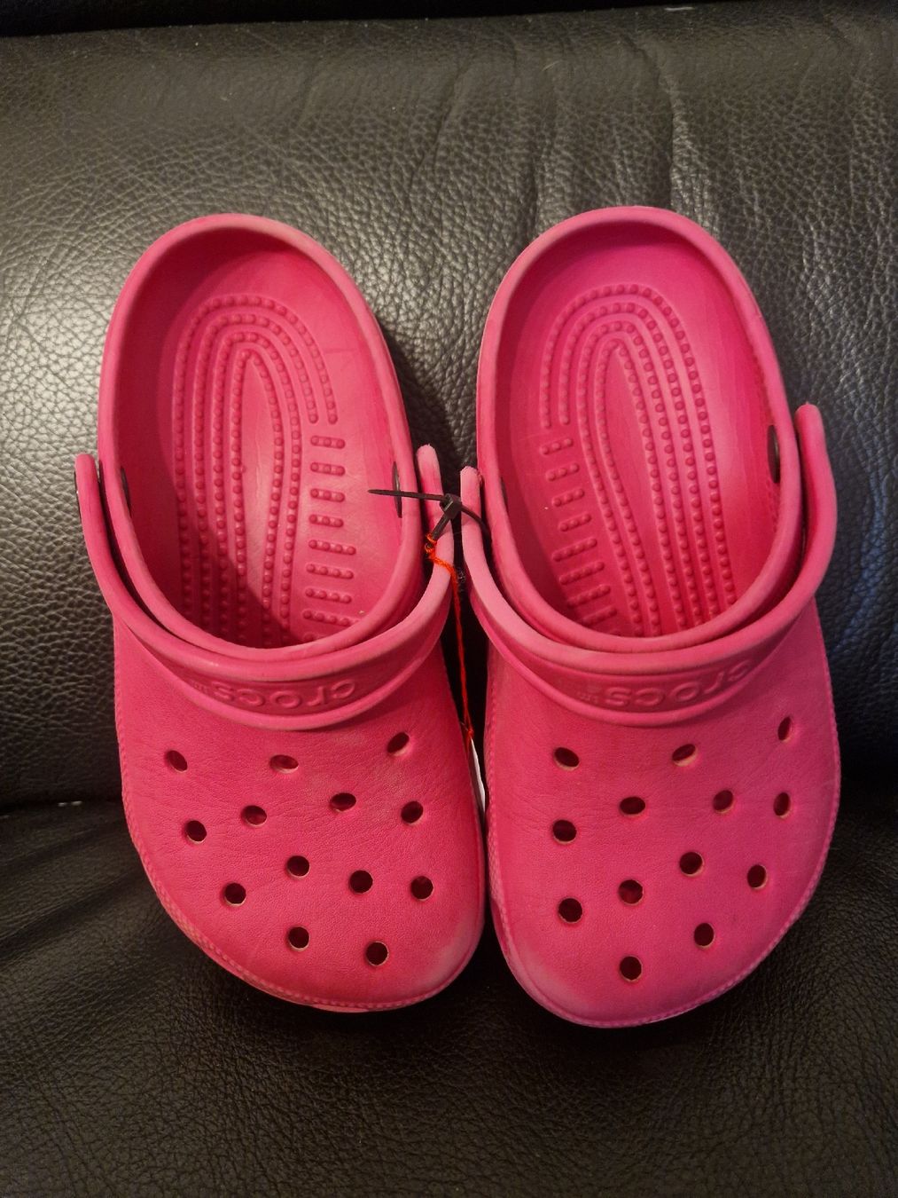 Crocs Schuhe für Jungen: Crocs roses enfant, taille 33 - 34 – Gebraucht aus Penthaz von Sosotroc 1