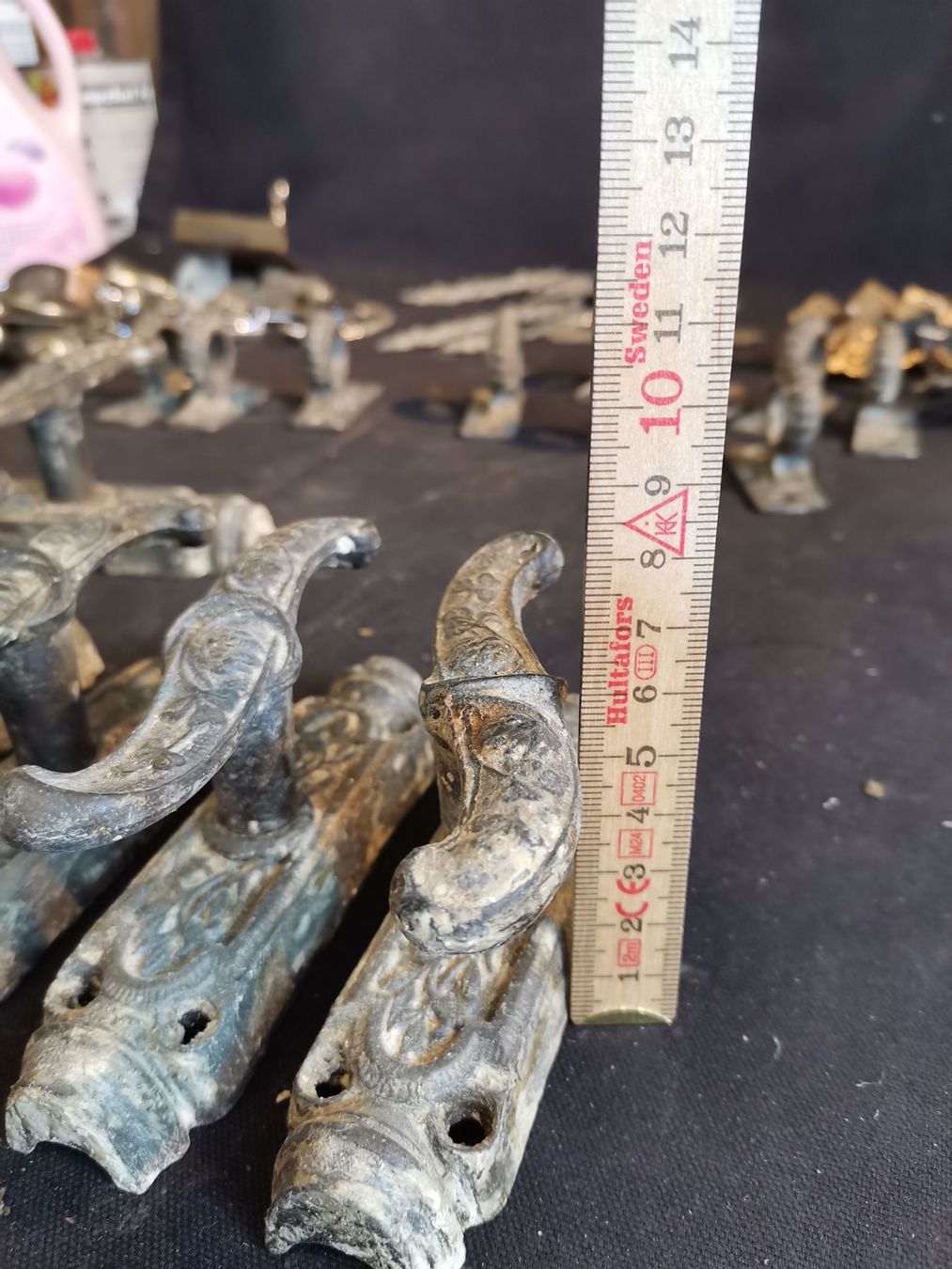 Ferramenta: Antike Fenstergriffe, Alte Fenstergriffe, Antike Griffe, – Usato da Wiedlisbach venduto da materialkreislauf 8