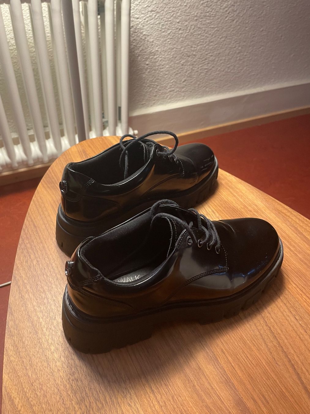 Scarpe da donna: Schwarze Schuhe – Usato da Luzern venduto da Sara_2 1