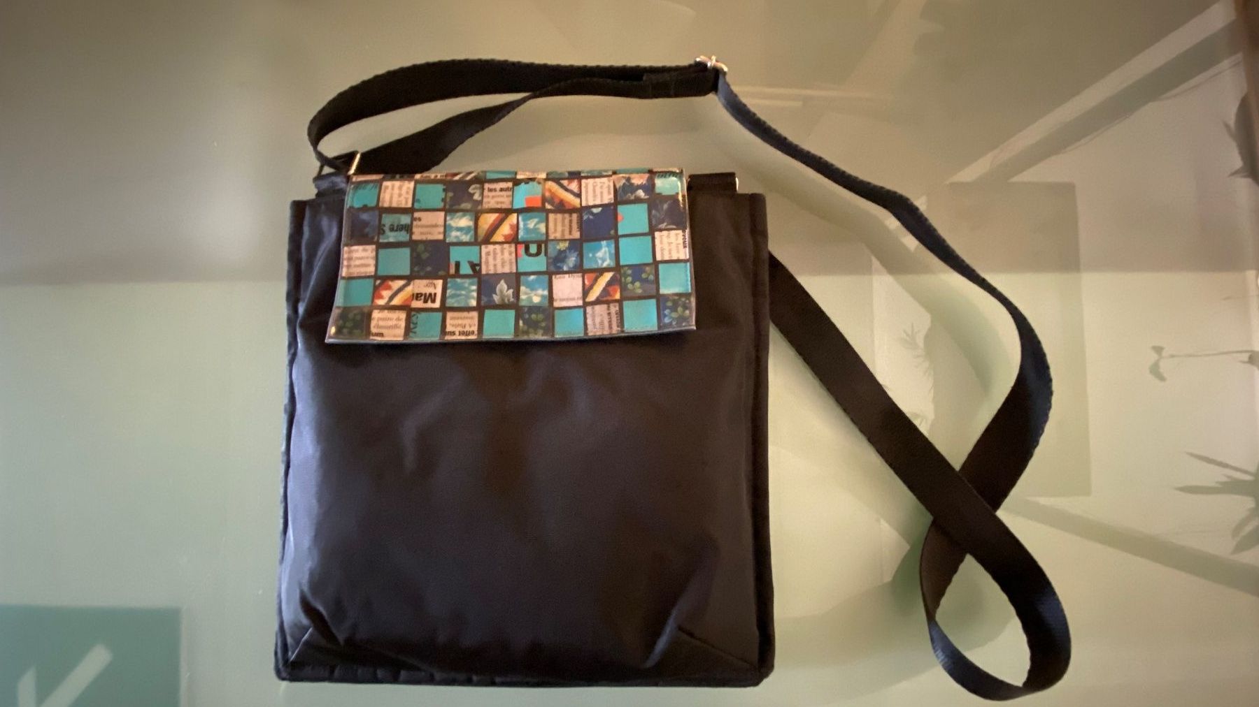 Taschen für Damen: Sac à bandoulière avec rabat + compartiments intérieurs – Gebraucht aus Lausanne von maintenant 1