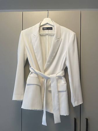 Blazer mit Gurt weiss - ZARA