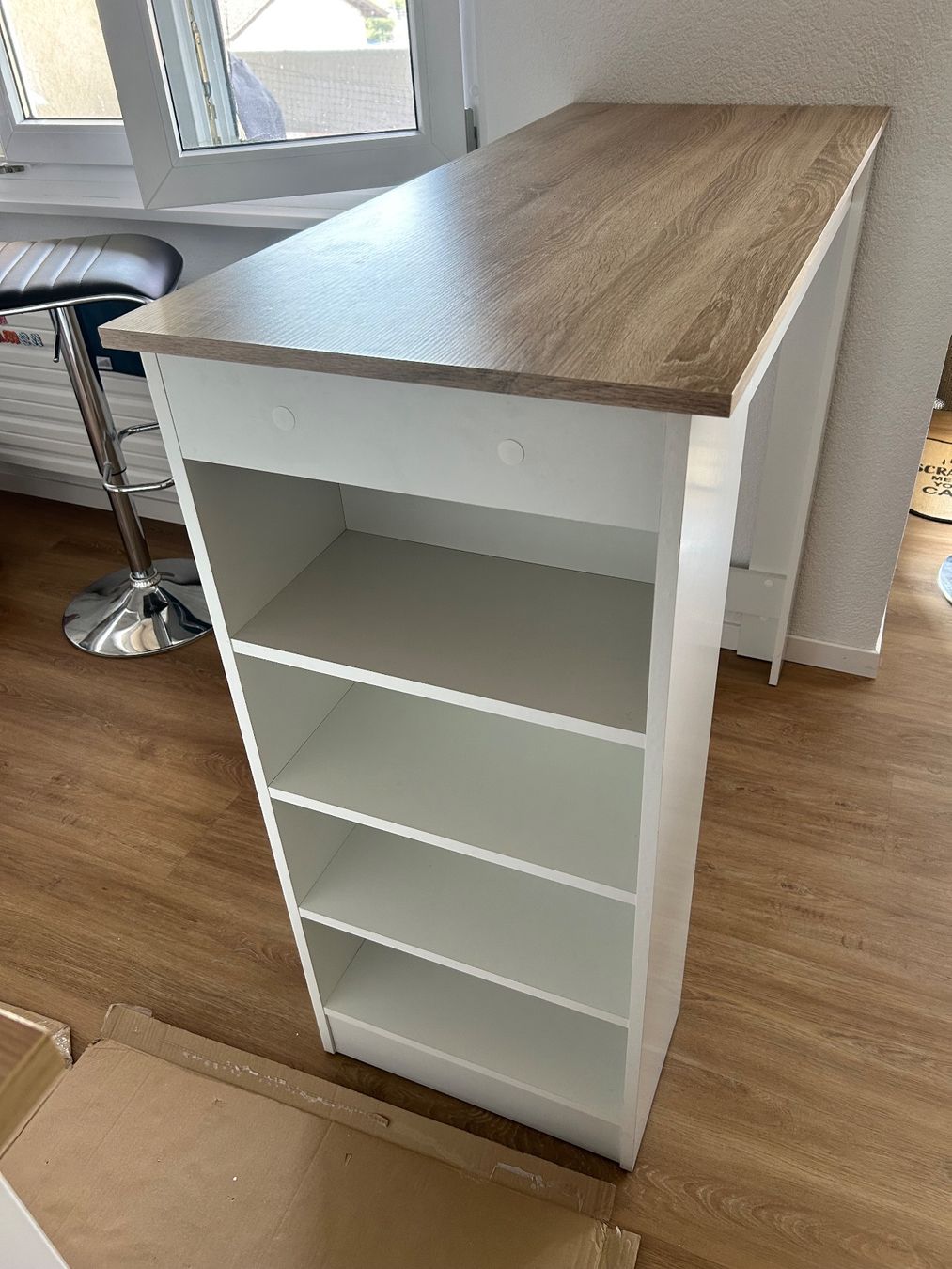 Tische: Bartisch neuwertig mit Regal, Weiss-Sonoma Eiche – Gebraucht aus Wünnewil von philippeemanuel90 2
