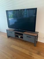Panasonic 3D TV mit Philips 5.1 Heimkinoanlage
