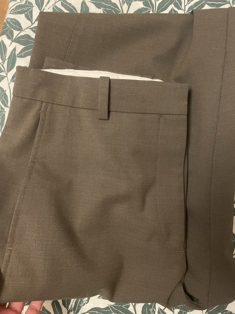 Cos Hosen: Cos barrel wool pants  – Gebraucht aus Lausanne von cris_ina89 3