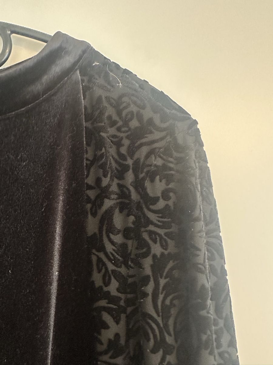 Kleider: Samtkleid schwarz 42 – Gebraucht aus Gontenschwil von Yoyo7555 1