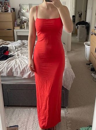robe longue (maxi) de couleur rouge 