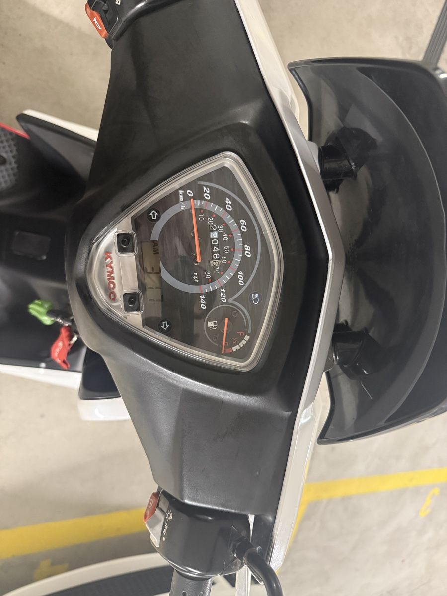 Kymco Scooters: Roller Kymco Super 8 125 weiss-rot 2011 – Gebraucht aus Wetzikon ZH von KIEE 6