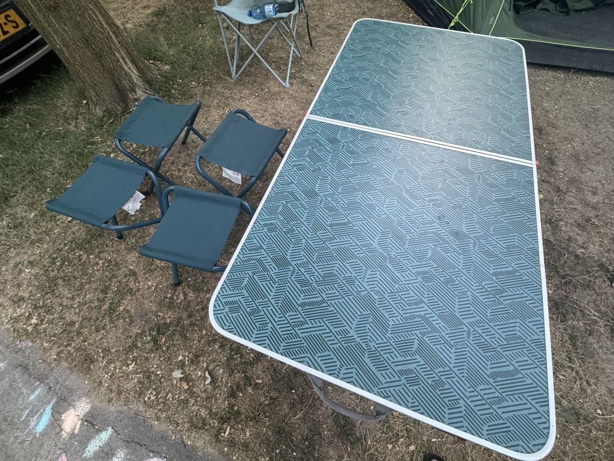 Set di tavolo e panche: Campingtisch mit 4 Hocker - Decathlon – Usato da Dierikon venduto da FraeuleinMaus17
