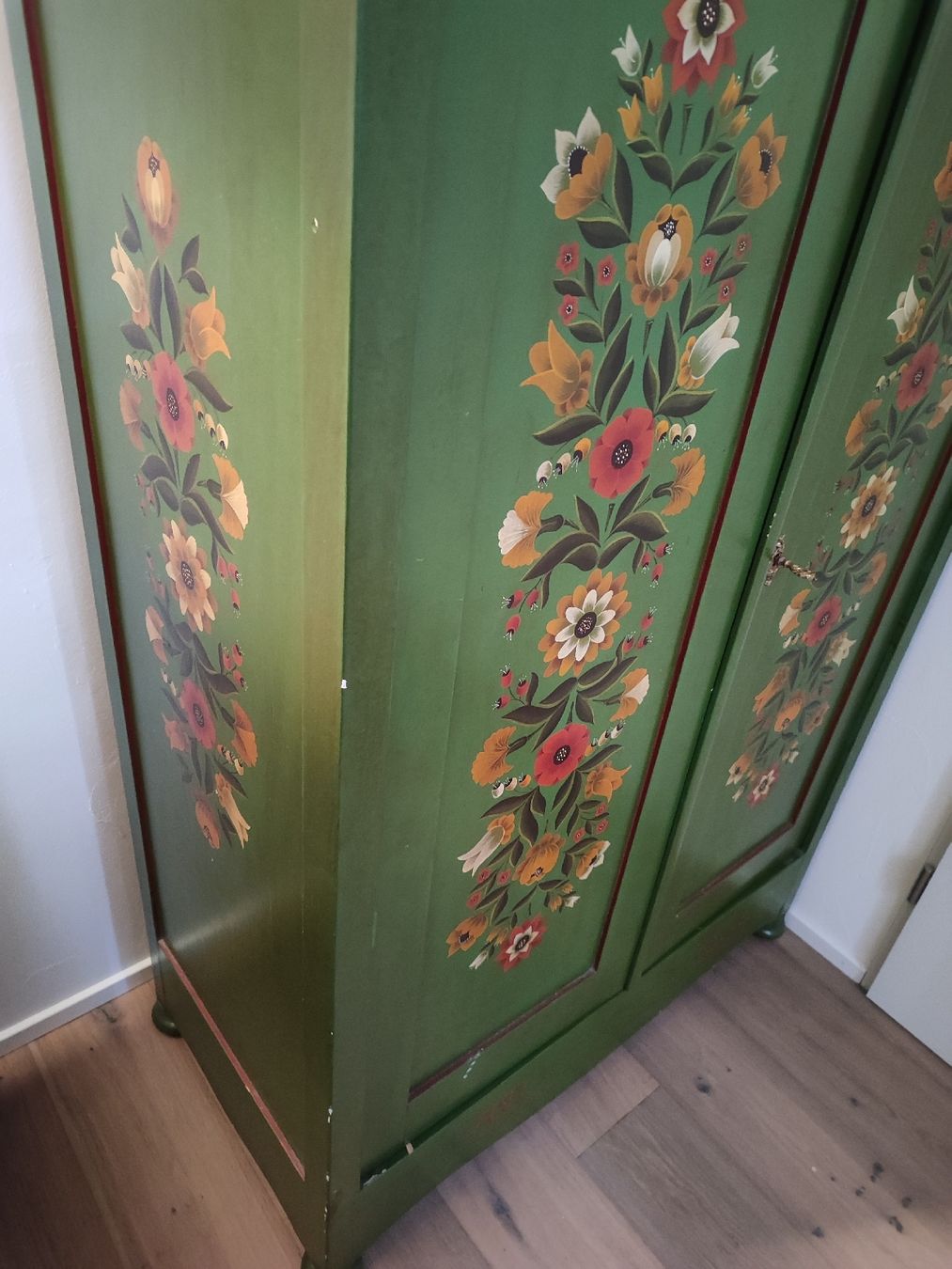 Armoires: Holz Schrank Handbemalt – D'occasion à Zeihen par Helmholtz01 1