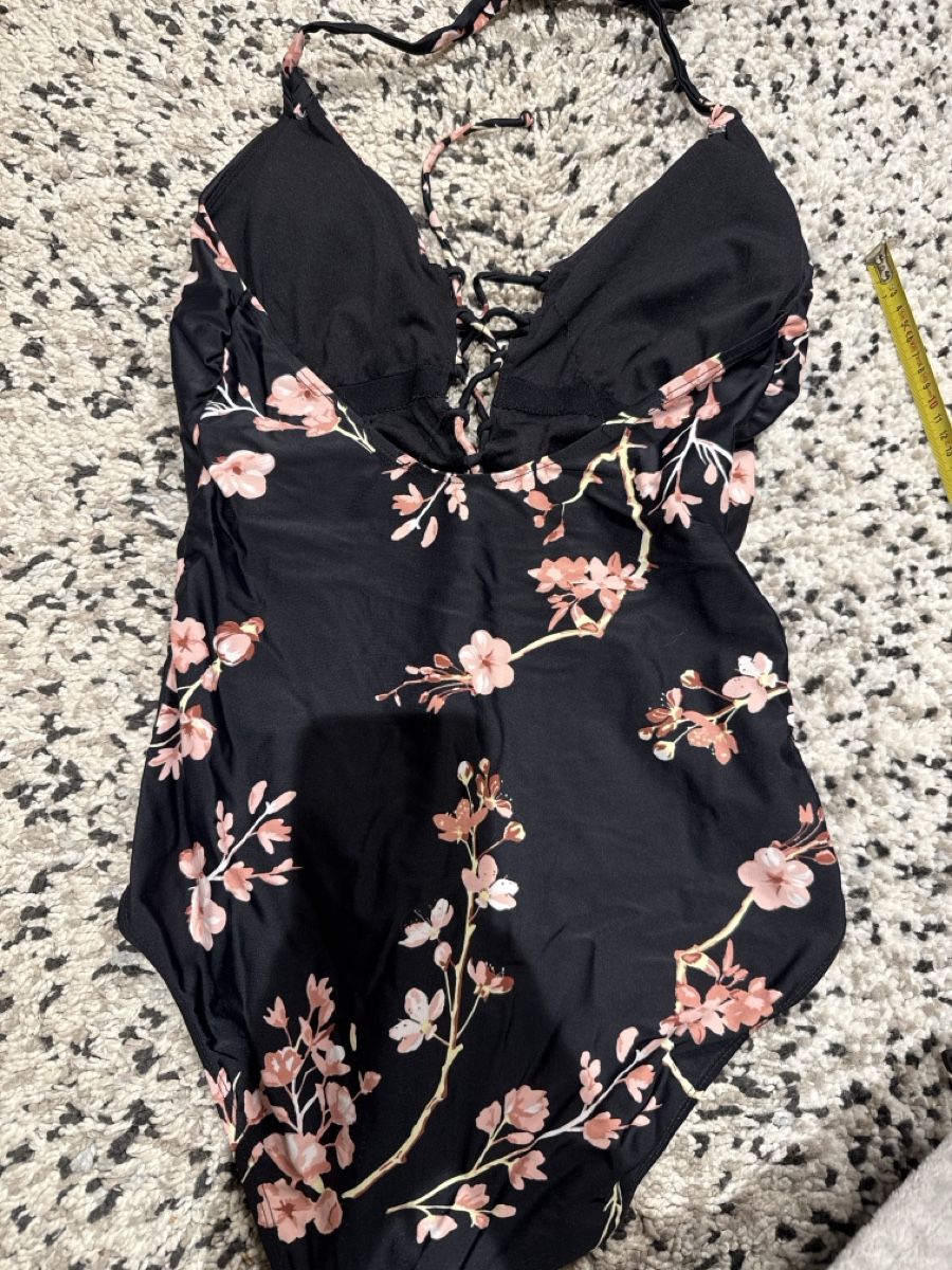 Badekleider & Bikinis: Badeanzug mit Blumenmuster, Grösse 44— neuwertig! – Neu und originalverpackt aus Neukirch-Egnach von Carmen1998 1