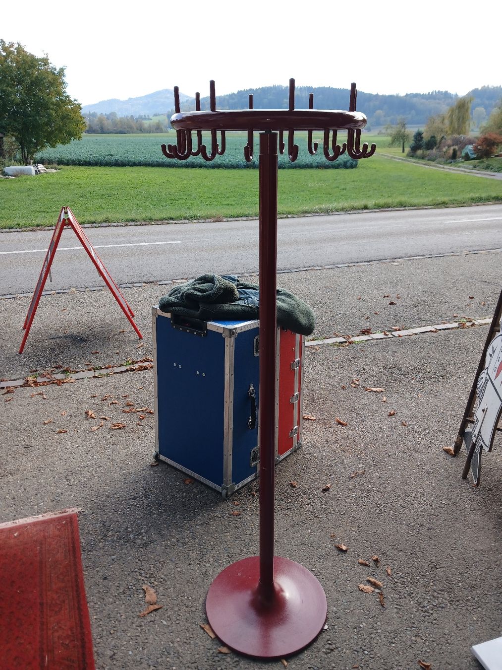 Garderobe: Garderoben Drehständer  – Gebraucht aus Hagenbuch ZH von bromaer