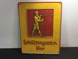 Altes defektes Schützengarten Bier Werbeschild