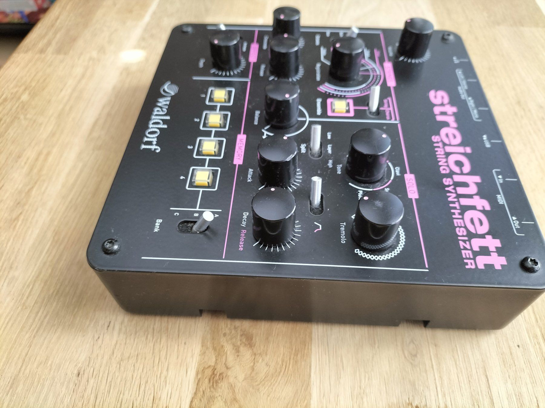 Waldorf Strumenti musicali: Waldorf Streichfett String Synthesizer gebraucht – Usato da Olten venduto da LarryRampage 1