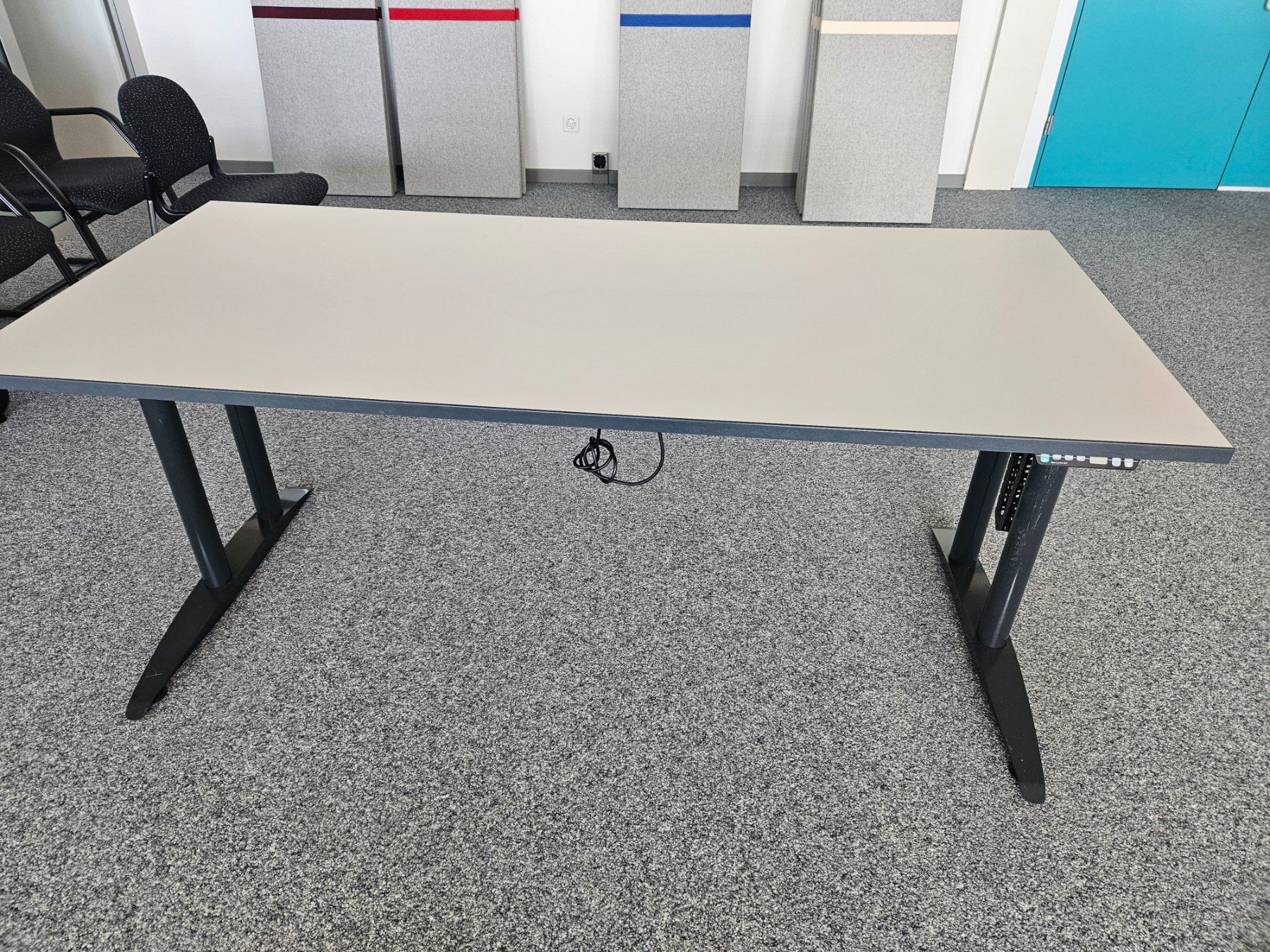 Bureaux: Schreibtisch – D'occasion à Rüti b. Büren par giruno 1