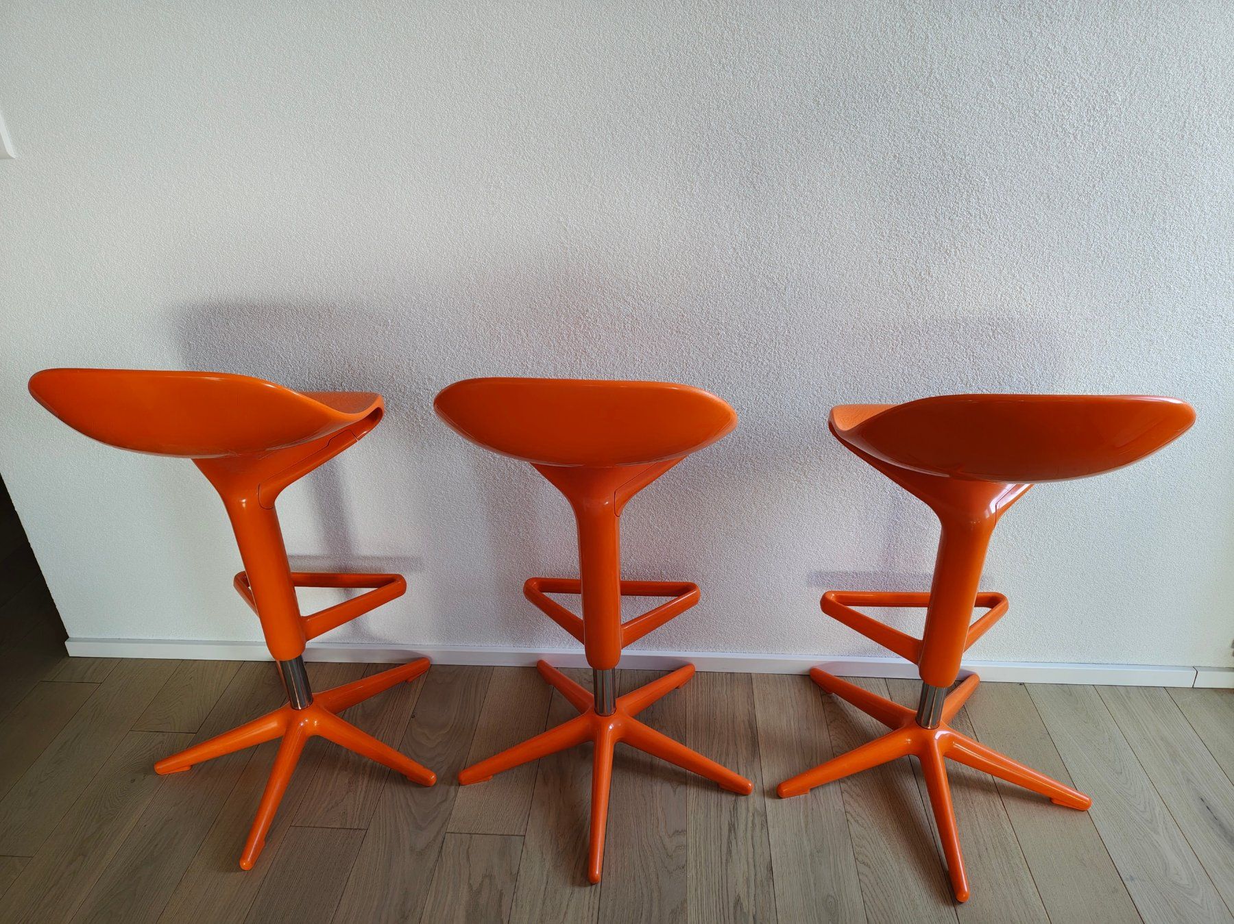 Kartell Sgabelli: 3 Kartell Spoon Hocker orange – Usato da Bolligen venduto da Casewise 2