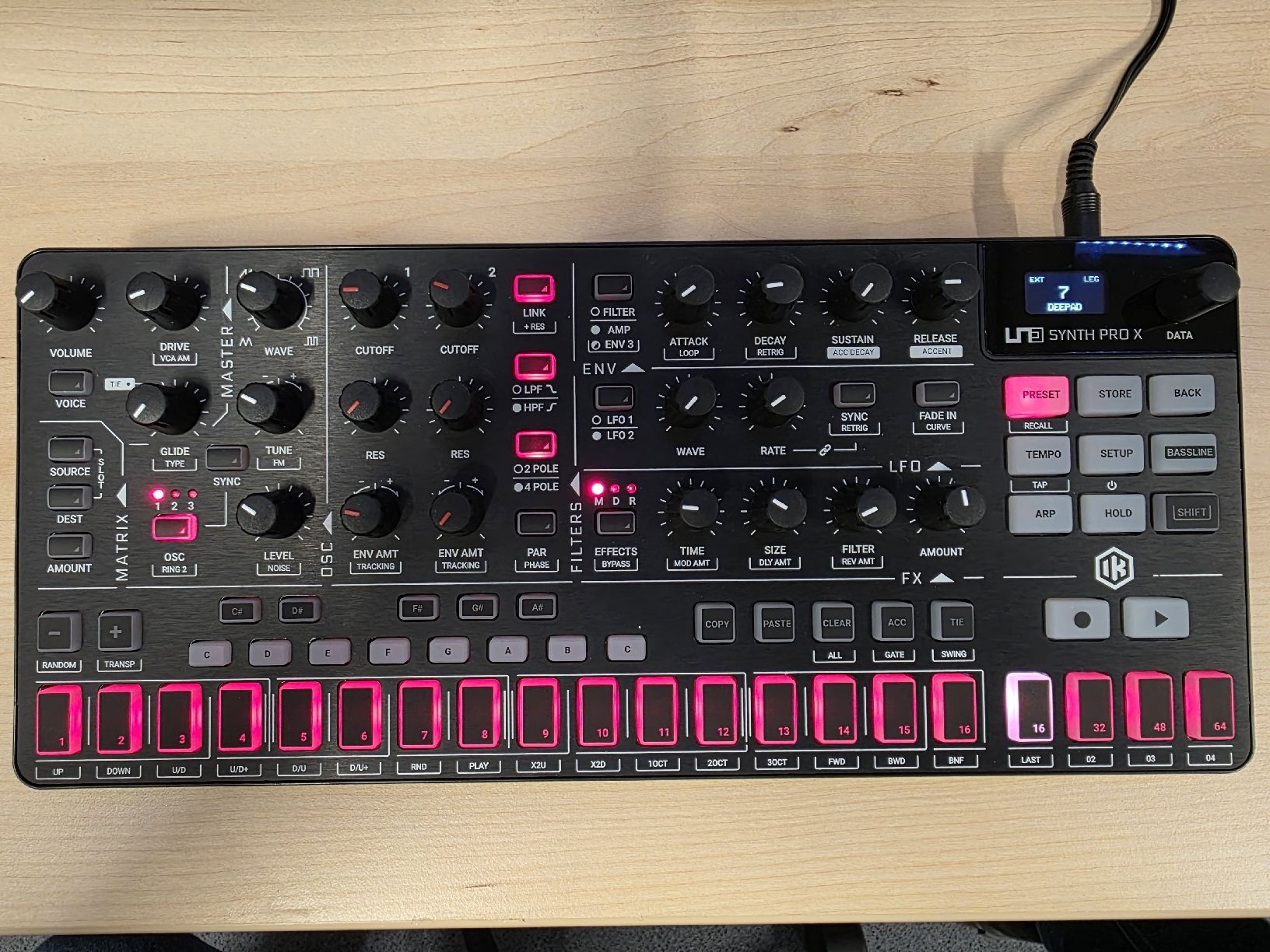 IK Multimedia Strumenti musicali: Synthesizer IK Multimedia UNO Synth Pro X – Usato da Bassersdorf venduto da Zopzero