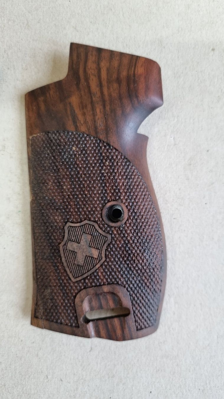 Schützensport: SIG 210 / P49 Griffschalen mit Schweizerkreuz – Gebraucht aus Koblenz von  2