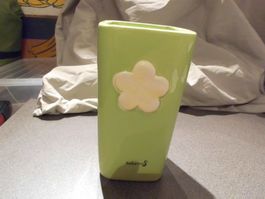 Vase hellgrün, weisse Blume, Rebecca S