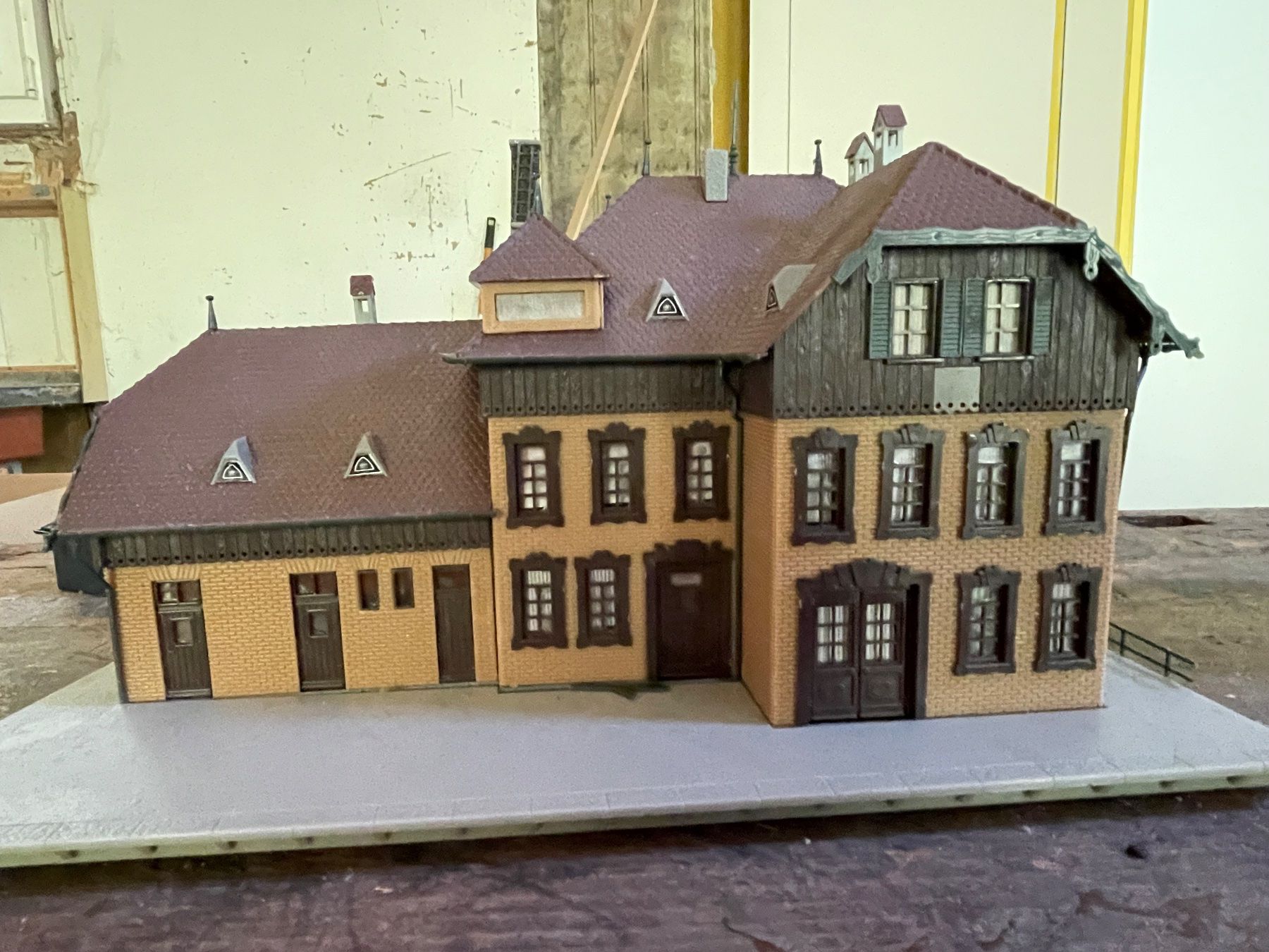 Trains électriques: Modelleisenbahn Gebäude Set, 9 Häuser – D'occasion à Gais par urbuc 1