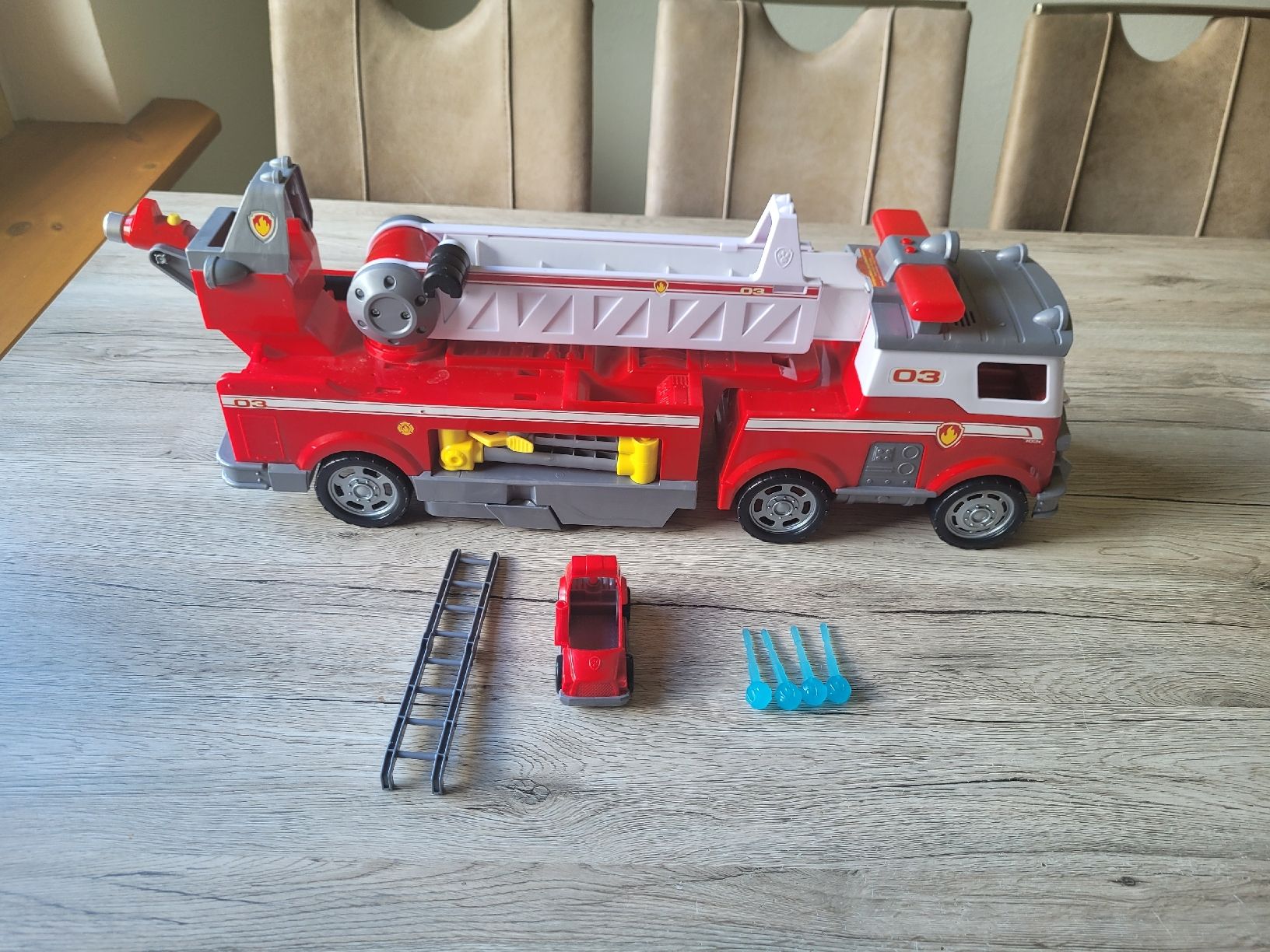 Giocattoli: Paw Patrol Feuerwehrauto mit Sound – Usato da Zweisimmen venduto da sarahjg