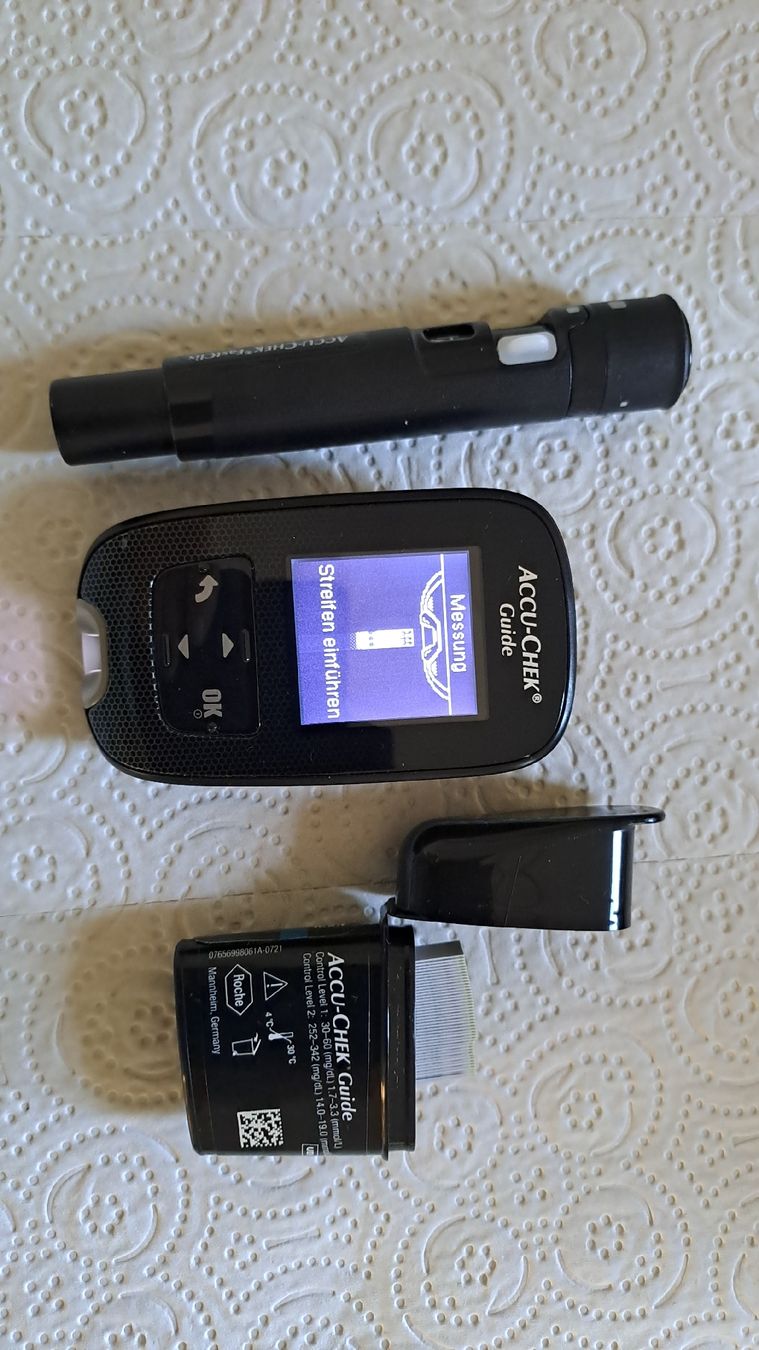 Accu-Chek Medizinische Geräte: Blutzuckermessgeraet Accu-Chek Guide mit Zubehoer – Gebraucht aus Orpund von Ricooder 2