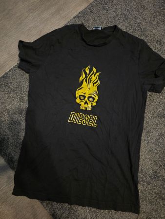 T-Shirt Diesel schwarz mit Totenkopf Motiv gebraucht