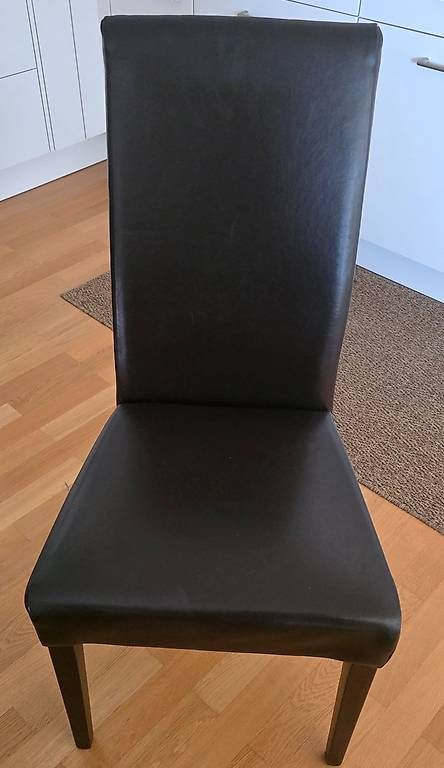 Chaises: 4 oder 6 Esszimmerstühle Kunstleder/Holz – D'occasion à Zumikon par Richard.Mark.CH 1