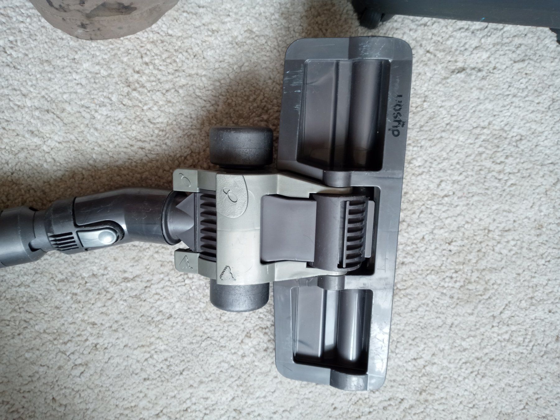 Dyson Aspirapolveri & Accessori: Staubsauer Dyson DC29 mit Zubehör – Usato da Prez-vers-Siviriez venduto da Monija70 2